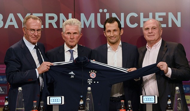 'Bố già' Jupp Heynckes rạng rỡ trở lại dẫn dắt Bayern Munich - Bóng Đá