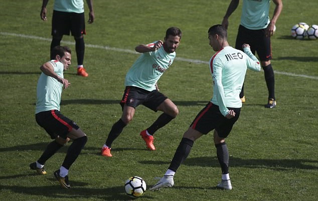 Ronaldo tập luyện Bồ Đào Nhà - Bóng Đá