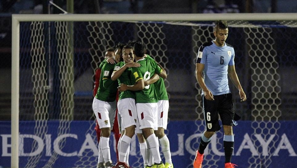 Luis Suarez lập cú đúp, Uruguay giành vé trong trận cầu 6 bàn thắng - Bóng Đá