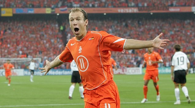 Nghẹn nước mắt ngày Arjen Robben chia tay 'Cơn lốc màu da cam' - Bóng Đá