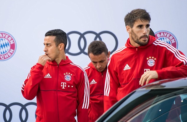 Chùm ảnh: Dàn sao Bayern Munich nhận siêu xe Audi - Bóng Đá