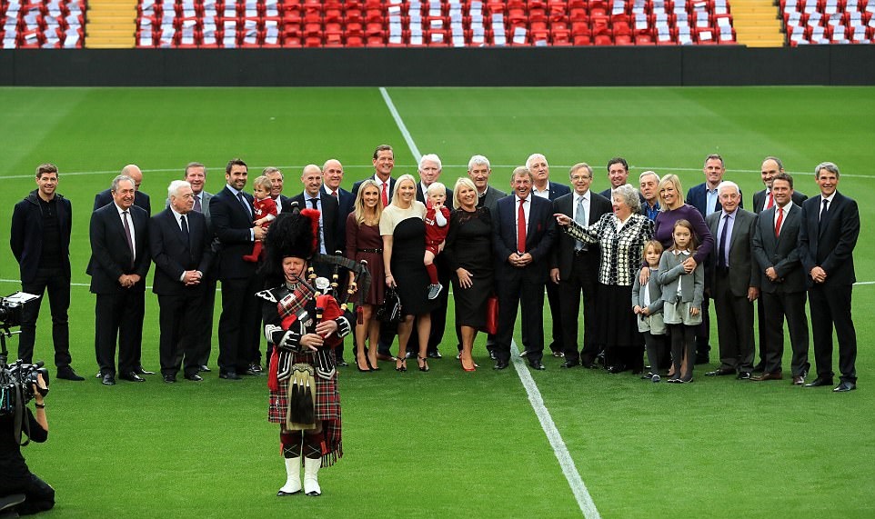 Sir Alex dự lễ tôn vinh đại kình địch Kenny Dalglish tại Anfield - Bóng Đá