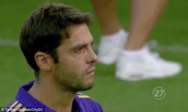 Kaka khóc hết nước mắt ở trận đấu cuối sự nghiệp - Bóng Đá