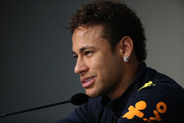 Neymar òa khóc giữa phòng họp báo khi nhắc về PSG - Bóng Đá