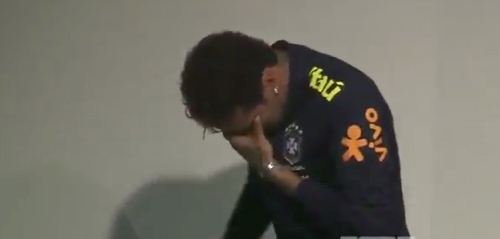 Neymar òa khóc giữa phòng họp báo khi nhắc về PSG - Bóng Đá