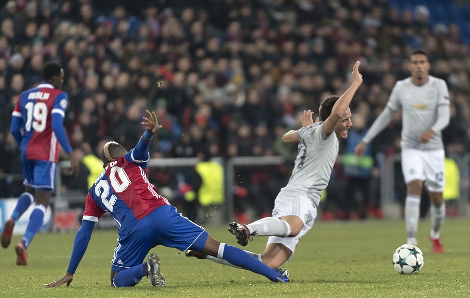 Lép vế trước Basel, Man United ôm hận phút 89 - Bóng Đá