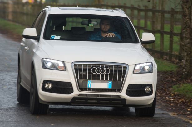 Mourinho ngủ gục trên đường đến sân tập - Bóng Đá
