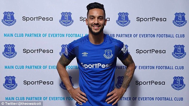 Theo Walcott rạng rỡ ra mắt Everton - Bóng Đá