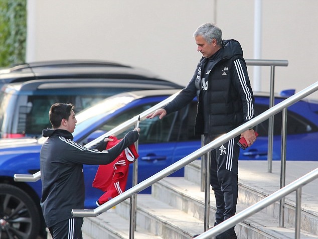 Mourinho lo lắng trước đại chiến Chelsea - Bóng Đá