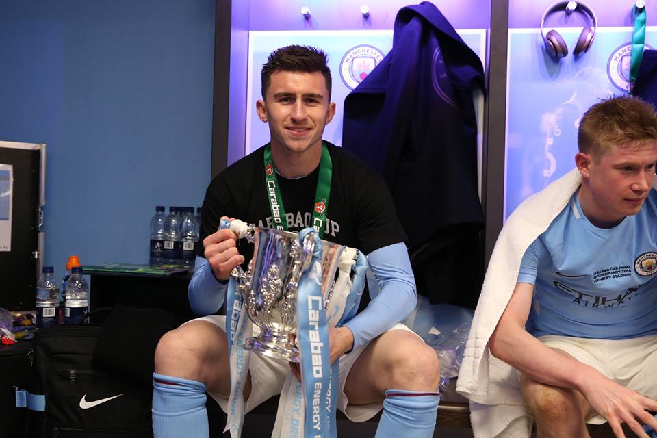 Vô địch League Cup, Man City ăn mừng cực nhiệt trong phòng thay đồ - Bóng Đá