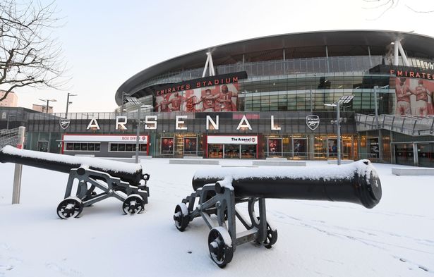 Tuyết rơi trắng trời ở London, đại chiến Arsenal - Man City nguy cơ bị hoãn - Bóng Đá