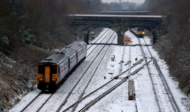 Tuyết rơi trắng trời ở London, đại chiến Arsenal - Man City nguy cơ bị hoãn - Bóng Đá