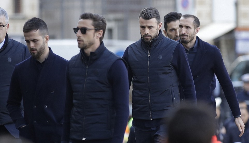 Juventus cùng cả nước Ý khóc thương cho Astori - Bóng Đá