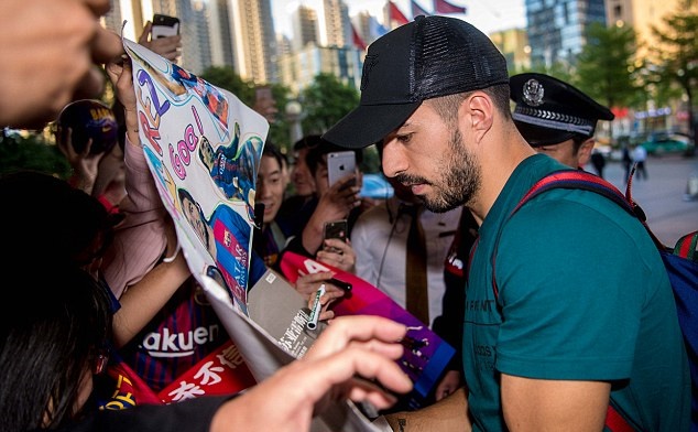 Suarez được chào đón ở Trung Quốc - Bóng Đá