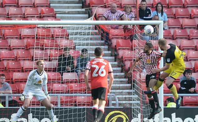 Daren Bent nhấn chìm Sunderland xuống giải hạng 3 - Bóng Đá