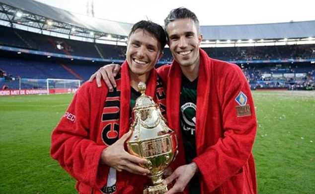 Van Persie ghi bàn ảo diệu giúp Feyenoord vô địch Hà Lan - Bóng Đá