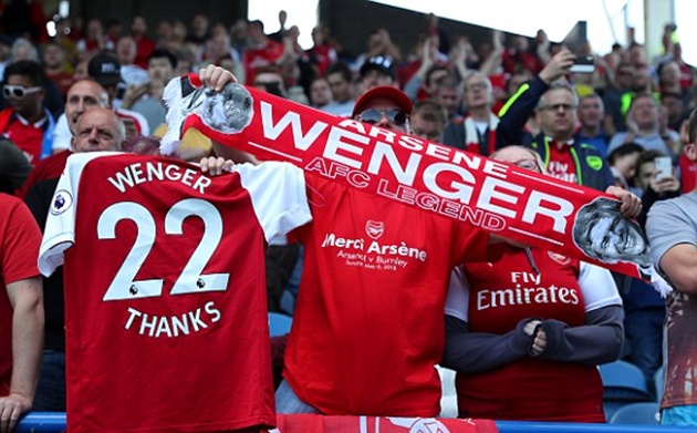 Wenger giương cao cúp Premier League ở trận cuối dẫn dắt Arsenal - Bóng Đá