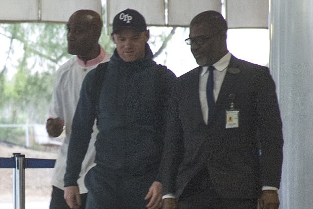 Chùm ảnh: Wayne Rooney đến Mỹ kiểm tra y tế - Bóng Đá