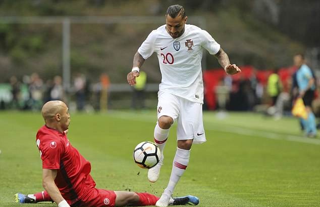 Chùm ảnh: Không Ronaldo, Bồ Đào Nha sẩy chân dù dẫn trước 2 bàn - Bóng Đá
