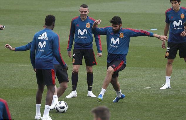 Cầu thủ Barca và Atletico tập nhẹ, chờ Real hội quân trên tuyển - Bóng Đá