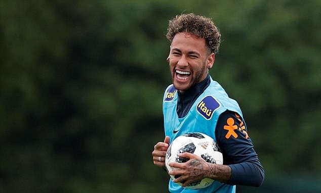 Brazil nguy to, Neymar nhăn nhó ôm chân trong buổi tập - Bóng Đá