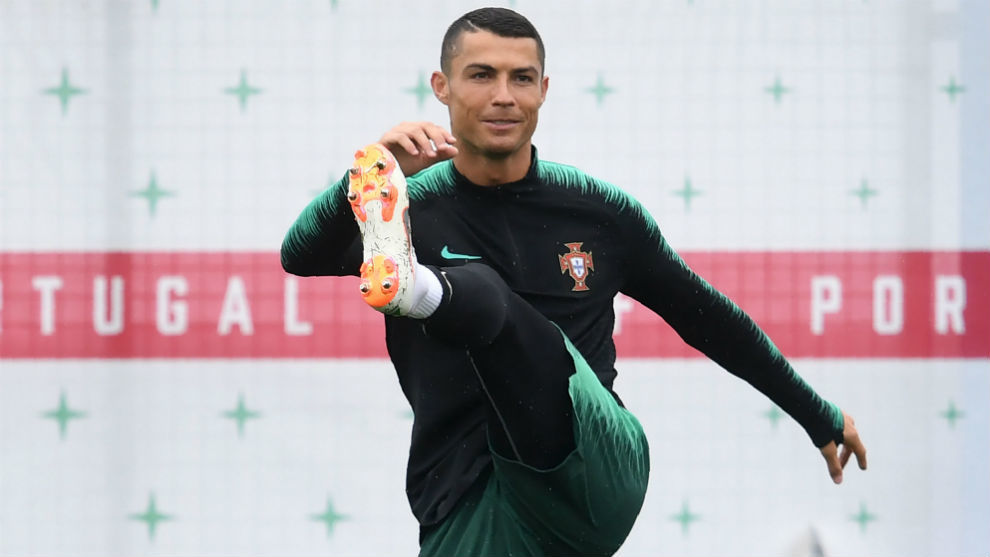 Ronaldo giận điên người: Tâm không tịnh, sao đá World Cup? - Bóng Đá