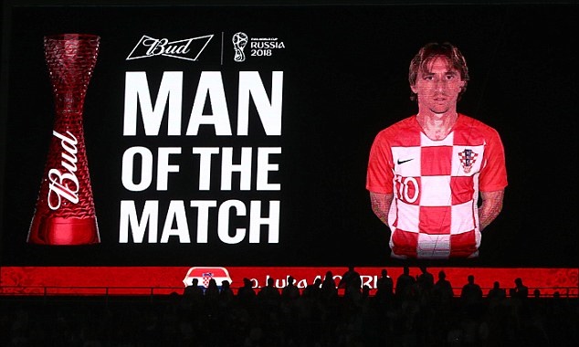 Sau Ronaldo & Messi, tới lượt Modric có bức tranh trên tường khổng lồ - Bóng Đá