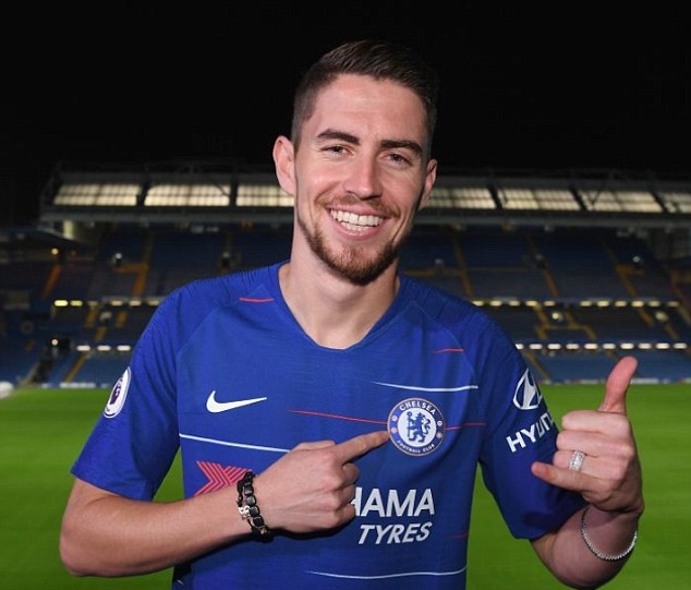 Chùm ảnh: Jorginho rạng rỡ ra mắt Chelsea - Bóng Đá