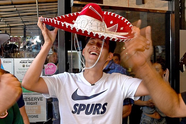 World Cup qua đi, Son Heung-min vẫn nhận được quà từ fan Mexico trên đất Mỹ - Bóng Đá
