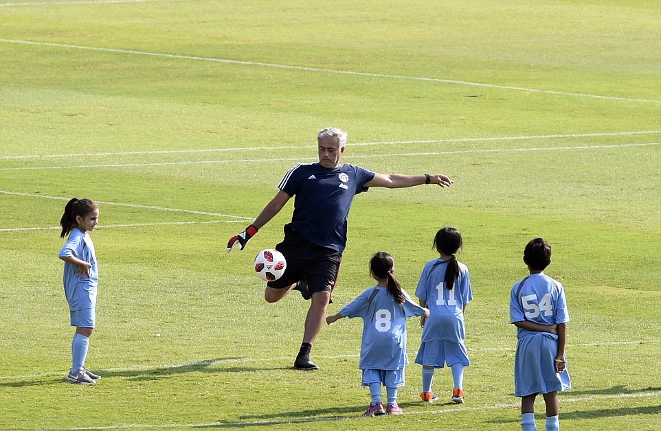 Chùm ảnh: MAn United tập luyện với trẻ em ở Mỹ - Bóng Đá