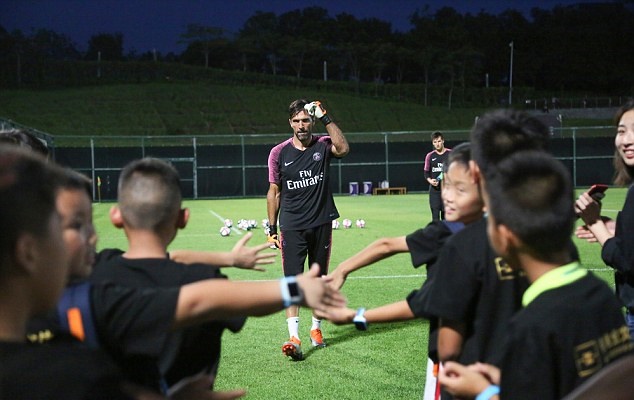 Neymar tập luyện PSG - Bóng Đá