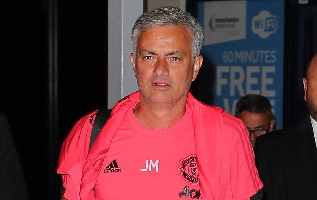 Sát thủ của Man Utd trở lại hội quân, Mourinho đỡ phần nào nỗi lo - Bóng Đá