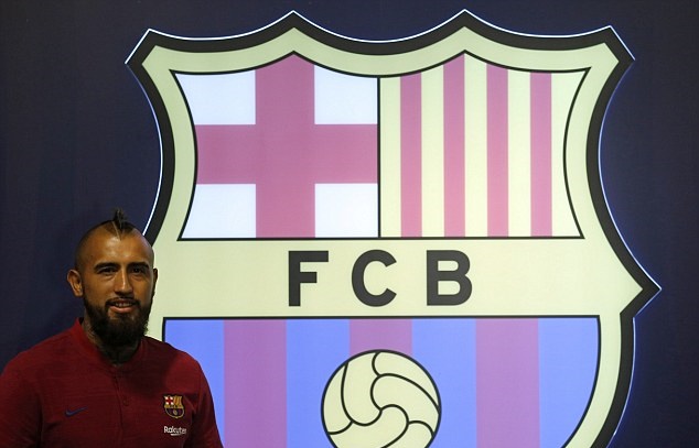 Chùm ảnh Vidal tới Barcelona - Bóng Đá
