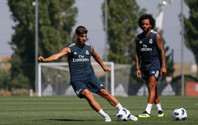 Real Madrid tập luyện - Bóng Đá