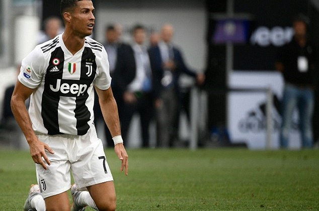 Ronaldo lao đầu vào phòng tập, khoe cơ bắp cuồn cuộn - Bóng Đá
