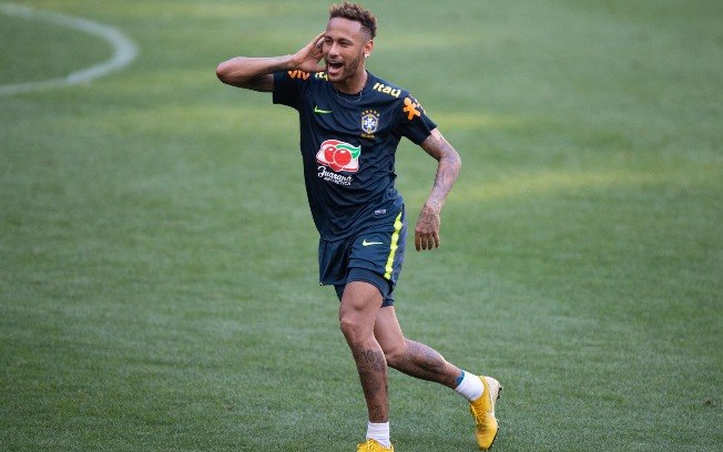 Neymar ghi siêu phẩm rồi ăn mừng như Ronaldo - Bóng Đá