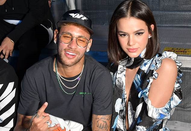 Neymar đi tuần lễ thời trang với bạn gái - Bóng Đá