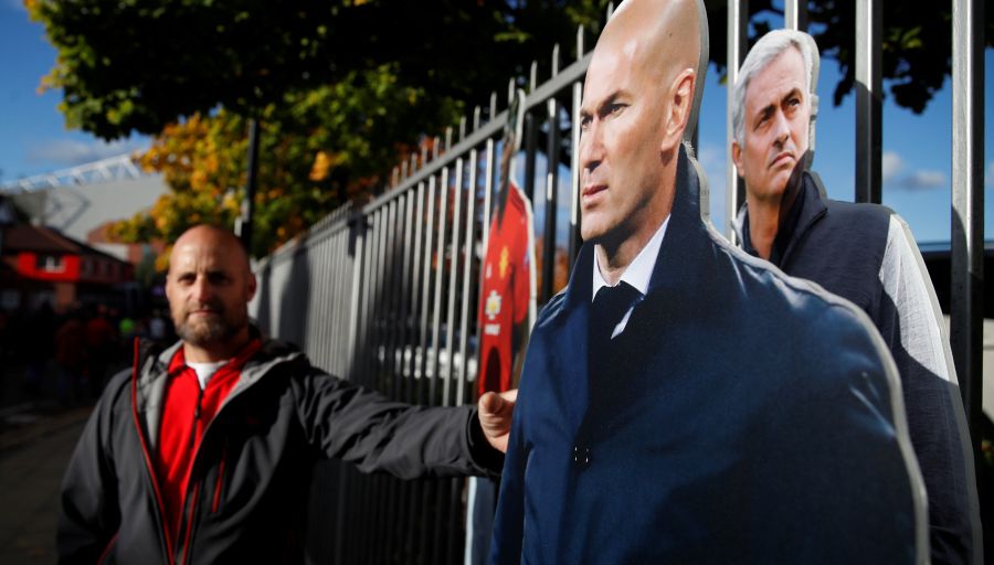 Mourinho chưa đi, Zidane đã xuất hiện khắp Old Trafford - Bóng Đá