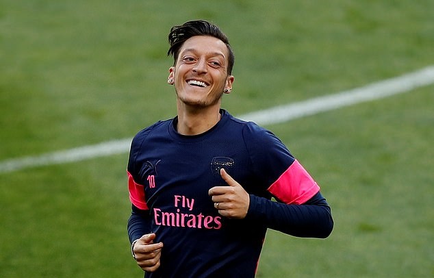 Ozil quậy tung sân tập, Arsenal hướng tới thiên đường thứ 11 - Bóng Đá