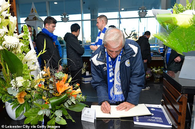Leicester City hành động ý nghĩa tri ân Chủ tịch Vichai Srivaddhanaprabha - Bóng Đá