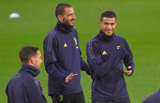 Ronaldo chỉ mặt đồng đội, Juventus chờ hạ Man Utd - Bóng Đá