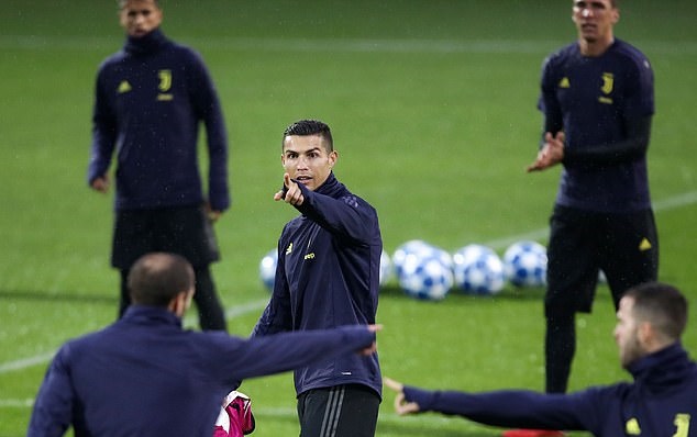 Ronaldo chỉ mặt đồng đội, Juventus chờ hạ Man Utd - Bóng Đá