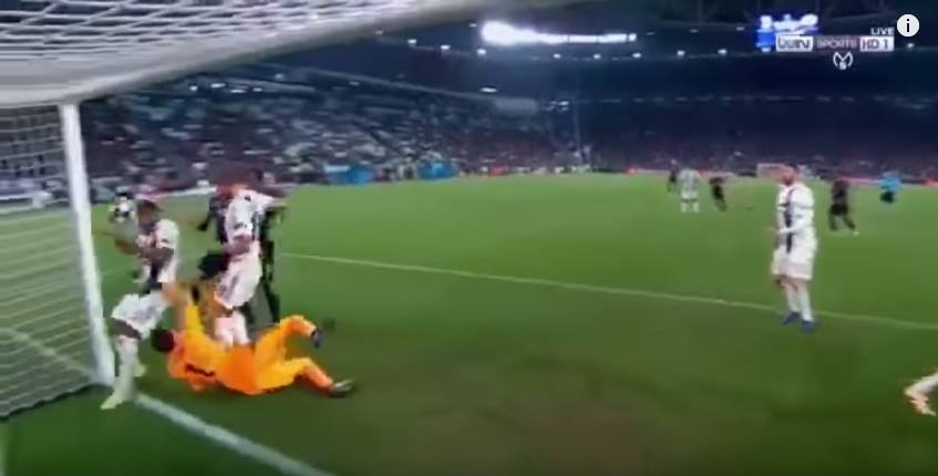 Tranh cãi: Bonucci hay Sandro đá phản lưới trận Juventus 1-2 Man Utd? - Bóng Đá