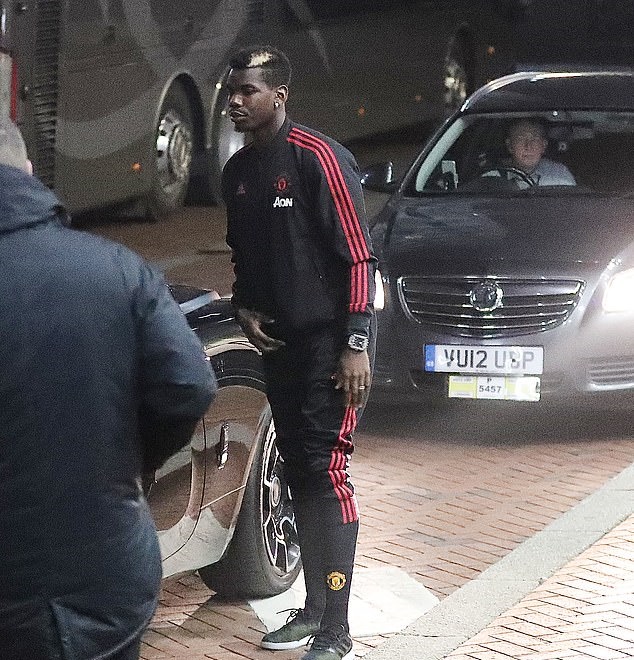 Ảnh Cầu thủ Man Utd tới khách sạn - Bóng Đá