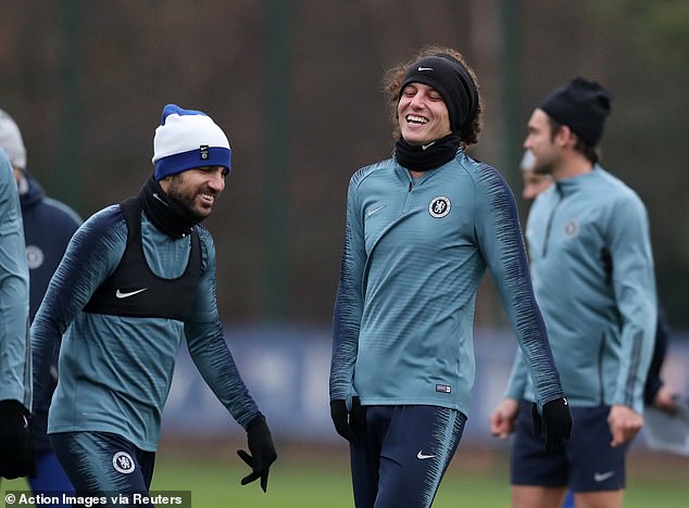 Giữa áp lực, Jorginho vẫn cười tươi trên sân tập Chelsea - Bóng Đá