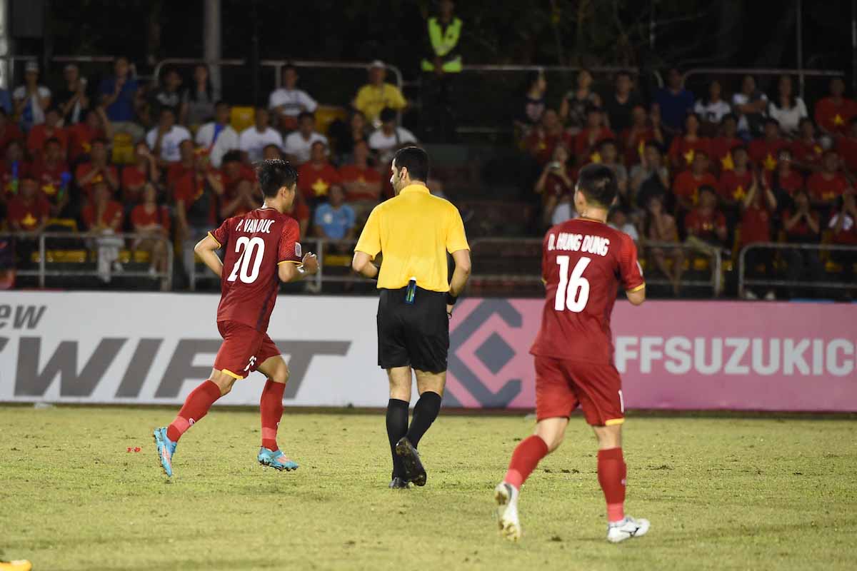 Không chỉ ghi bàn, Văn Đức còn 'cày nát' cả đội hình Philippines - Bóng Đá