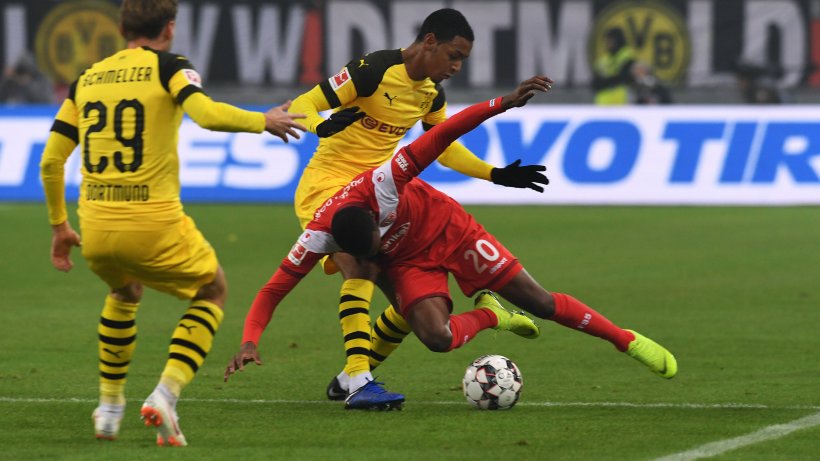 Địa chấn Bundesliga: Nhược tiểu hạ gục Dortmund, Bayern Munich 'mừng húm' - Bóng Đá