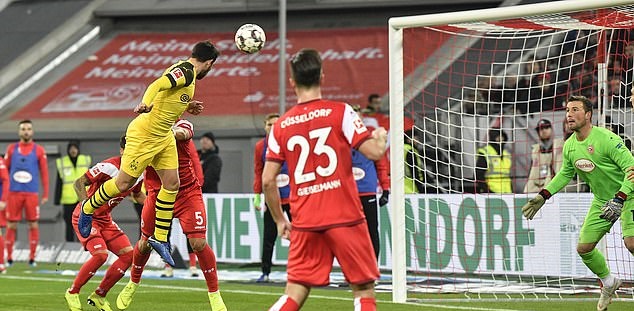 Địa chấn Bundesliga: Nhược tiểu hạ gục Dortmund, Bayern Munich 'mừng húm' - Bóng Đá