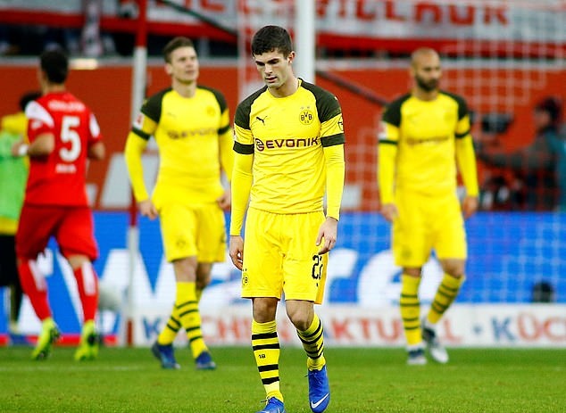Địa chấn Bundesliga: Nhược tiểu hạ gục Dortmund, Bayern Munich 'mừng húm' - Bóng Đá
