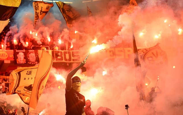 Địa chấn Bundesliga: Nhược tiểu hạ gục Dortmund, Bayern Munich 'mừng húm' - Bóng Đá